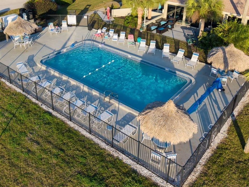 For Sale: $170,000 (2 beds, 1 baths, 930 Square Feet)