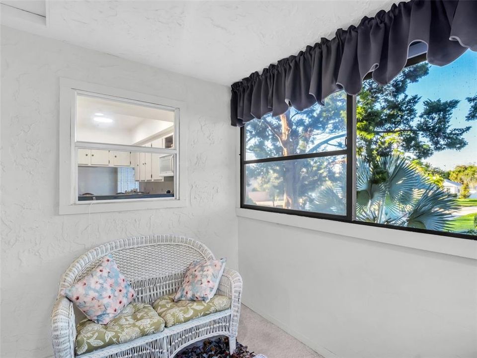 For Sale: $170,000 (2 beds, 1 baths, 930 Square Feet)