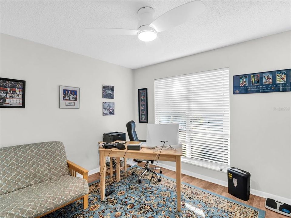 For Sale: $170,000 (2 beds, 1 baths, 930 Square Feet)