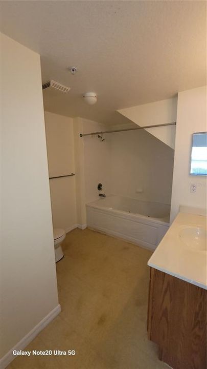 For Rent: $1,750 (3 beds, 2 baths, 1296 Square Feet)