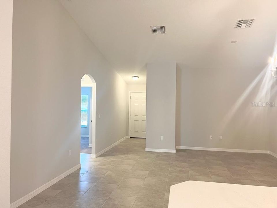 出租: $1,600 (3 贝兹, 2 浴室, 1200 平方英尺)