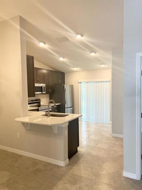 出租: $1,600 (3 贝兹, 2 浴室, 1200 平方英尺)