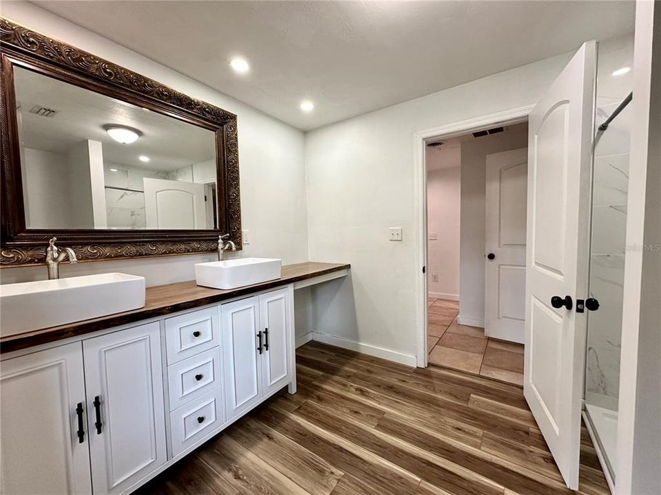 待售: $550,000 (2 贝兹, 2 浴室, 1884 平方英尺)