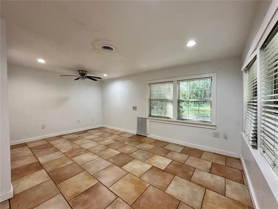 待售: $550,000 (2 贝兹, 2 浴室, 1884 平方英尺)