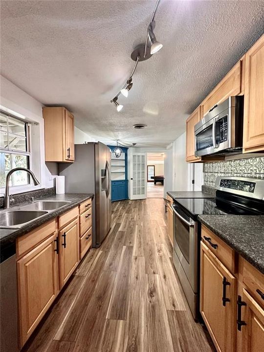 待售: $550,000 (2 贝兹, 2 浴室, 1884 平方英尺)