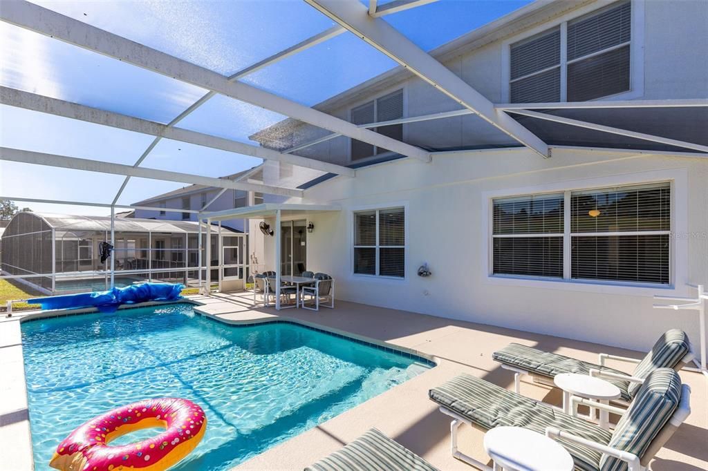 For Sale: $532,000 (5 beds, 4 baths, 2700 Square Feet)