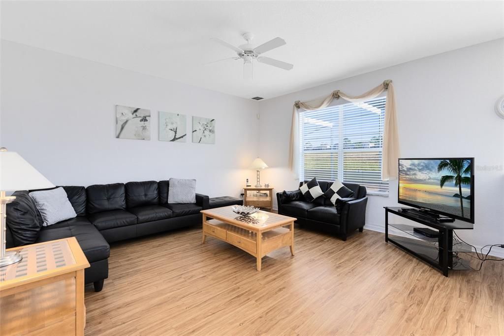 For Sale: $532,000 (5 beds, 4 baths, 2700 Square Feet)