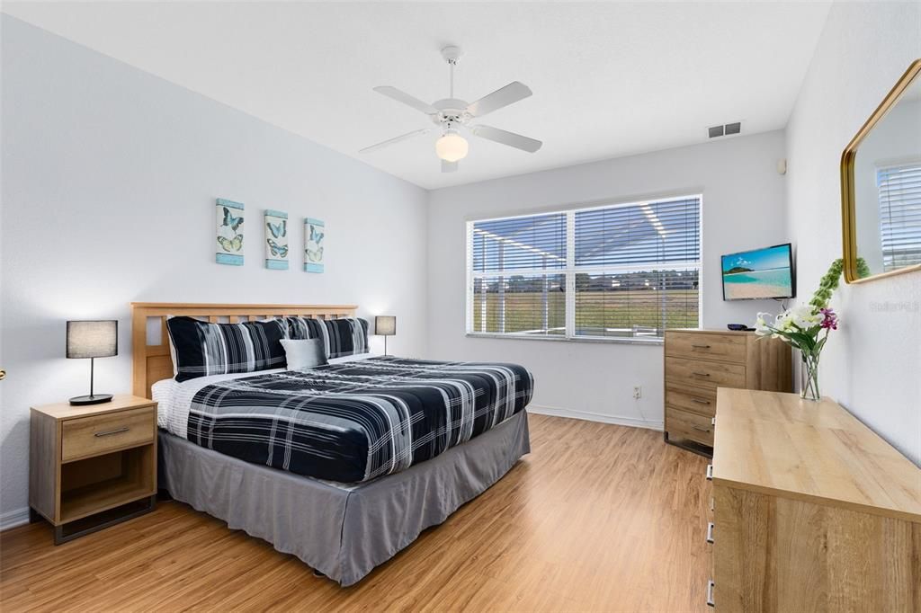 For Sale: $532,000 (5 beds, 4 baths, 2700 Square Feet)