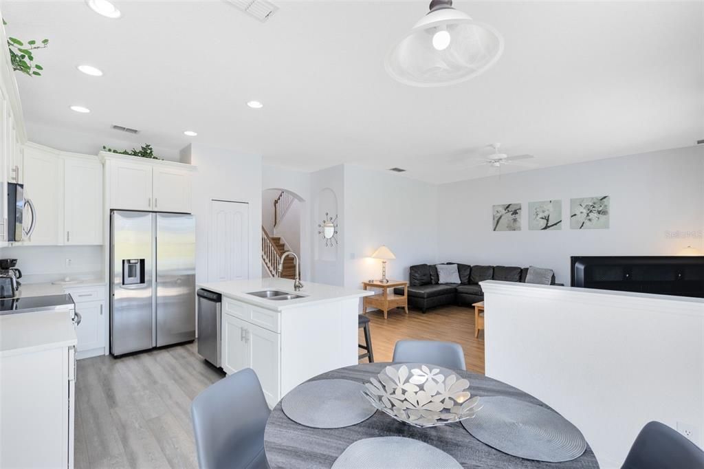 For Sale: $532,000 (5 beds, 4 baths, 2700 Square Feet)