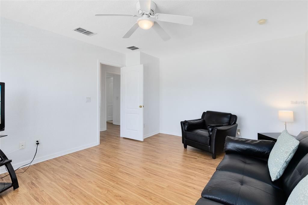 For Sale: $532,000 (5 beds, 4 baths, 2700 Square Feet)