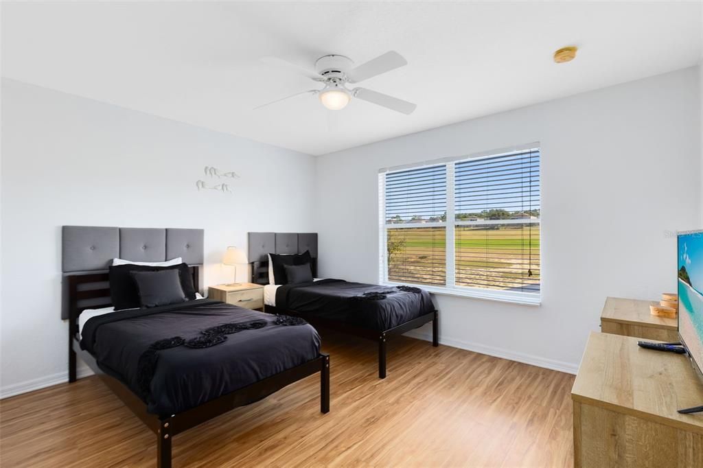 For Sale: $532,000 (5 beds, 4 baths, 2700 Square Feet)