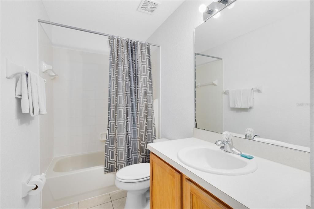 For Sale: $532,000 (5 beds, 4 baths, 2700 Square Feet)