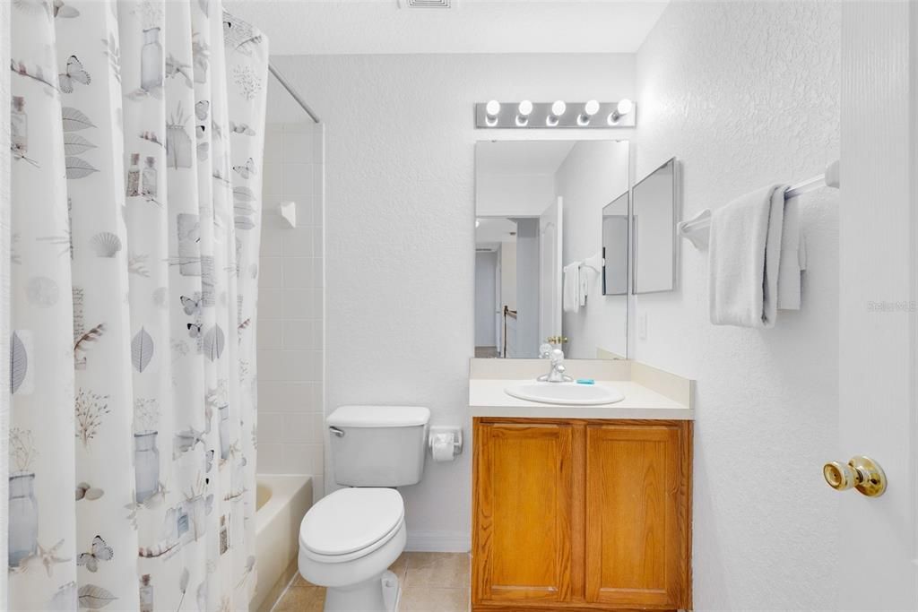 For Sale: $532,000 (5 beds, 4 baths, 2700 Square Feet)