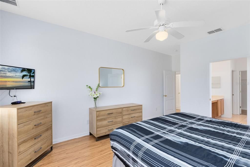 For Sale: $532,000 (5 beds, 4 baths, 2700 Square Feet)