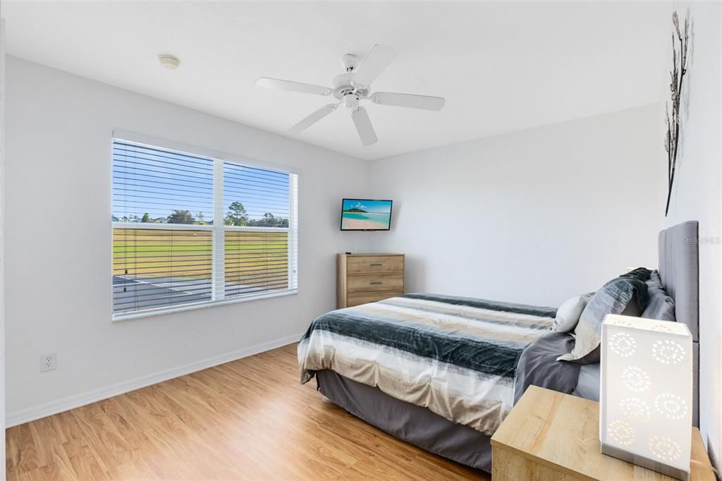 For Sale: $532,000 (5 beds, 4 baths, 2700 Square Feet)