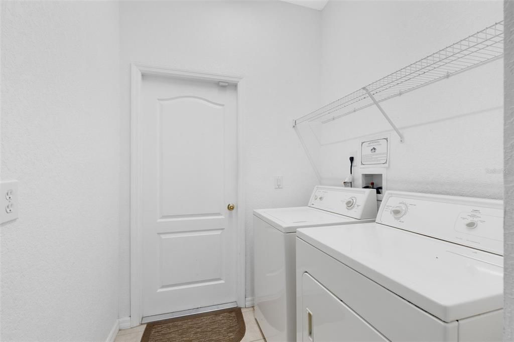 For Sale: $532,000 (5 beds, 4 baths, 2700 Square Feet)