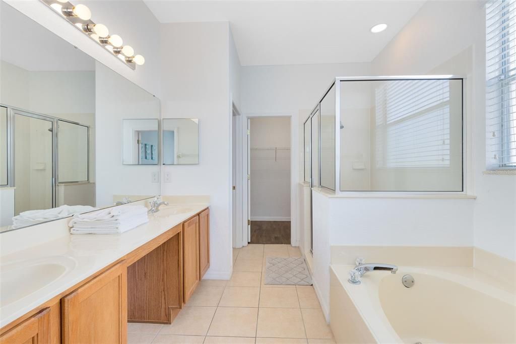 For Sale: $532,000 (5 beds, 4 baths, 2700 Square Feet)