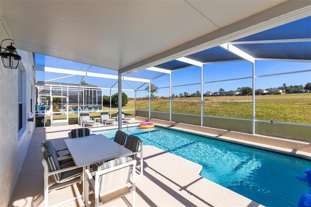 For Sale: $532,000 (5 beds, 4 baths, 2700 Square Feet)