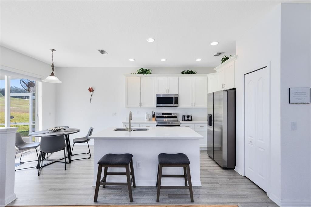 For Sale: $532,000 (5 beds, 4 baths, 2700 Square Feet)