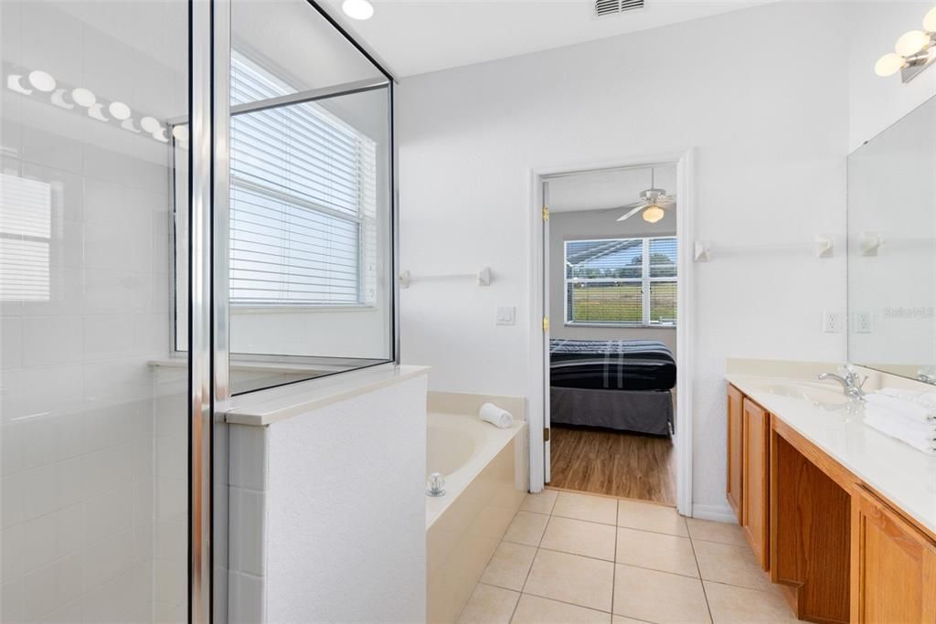 For Sale: $532,000 (5 beds, 4 baths, 2700 Square Feet)