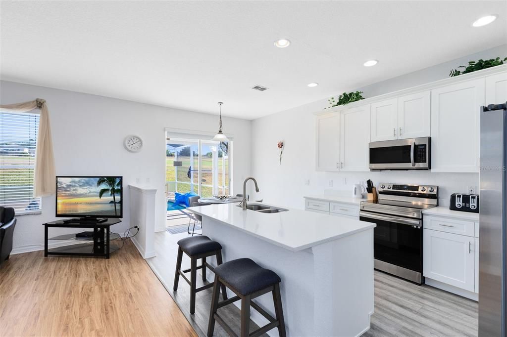 For Sale: $532,000 (5 beds, 4 baths, 2700 Square Feet)