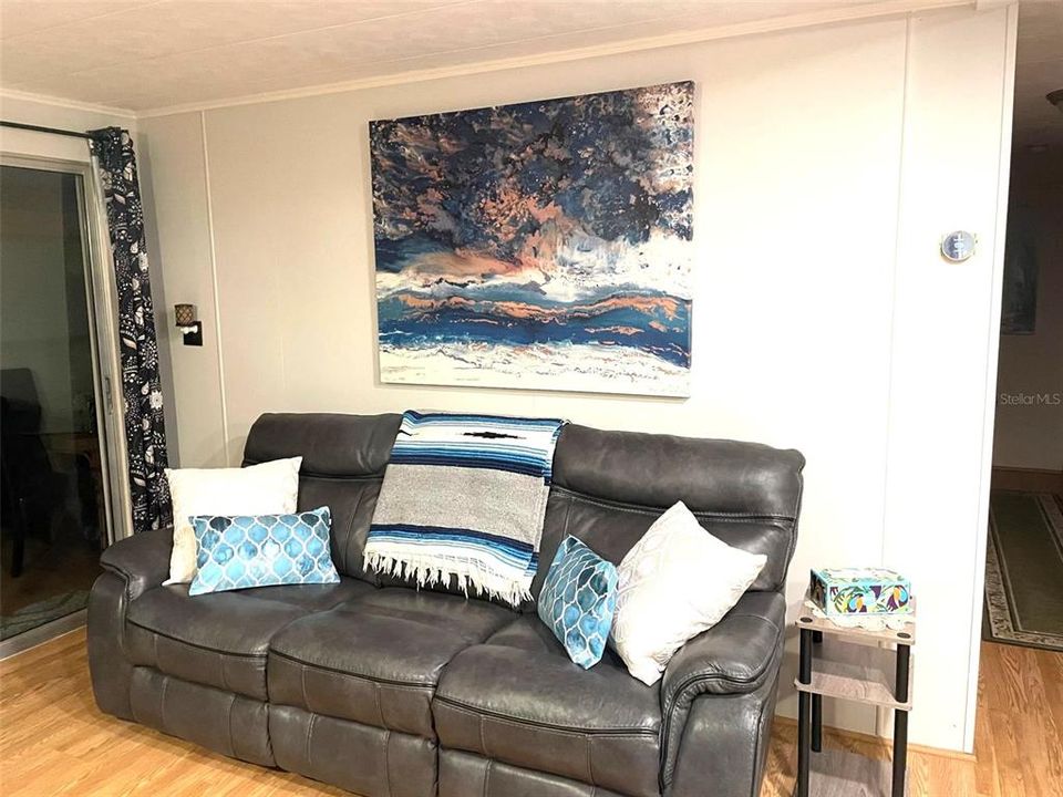Active With Contract: $109,900 (3 beds, 2 baths, 1000 Square Feet)