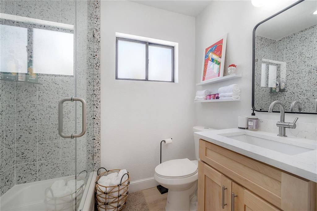 出租: $5,000 (3 贝兹, 1 浴室, 1287 平方英尺)