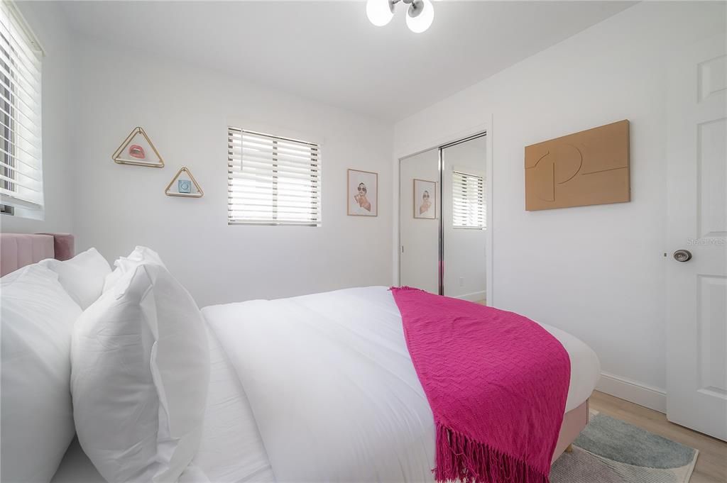 出租: $5,000 (3 贝兹, 1 浴室, 1287 平方英尺)