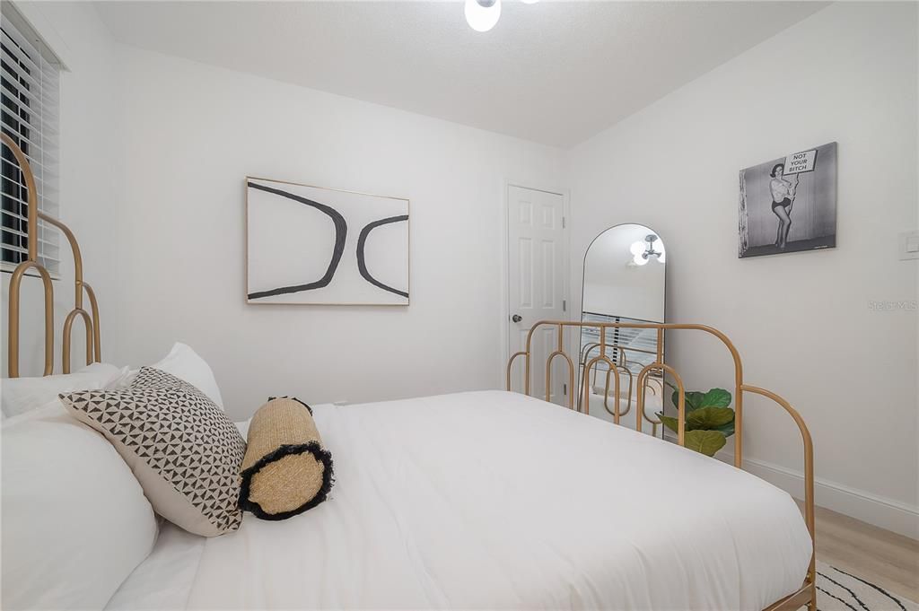 出租: $5,000 (3 贝兹, 1 浴室, 1287 平方英尺)