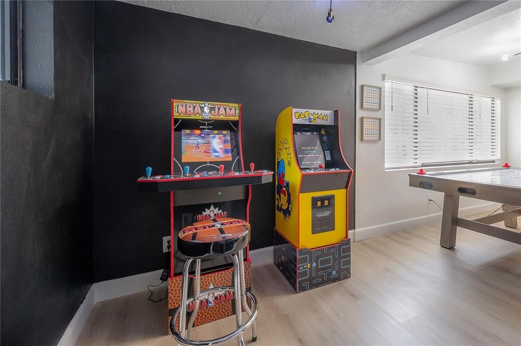 出租: $5,000 (3 贝兹, 1 浴室, 1287 平方英尺)