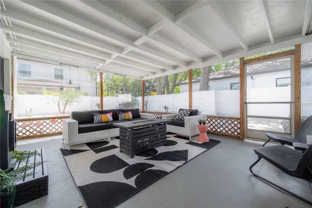 出租: $5,000 (3 贝兹, 1 浴室, 1287 平方英尺)