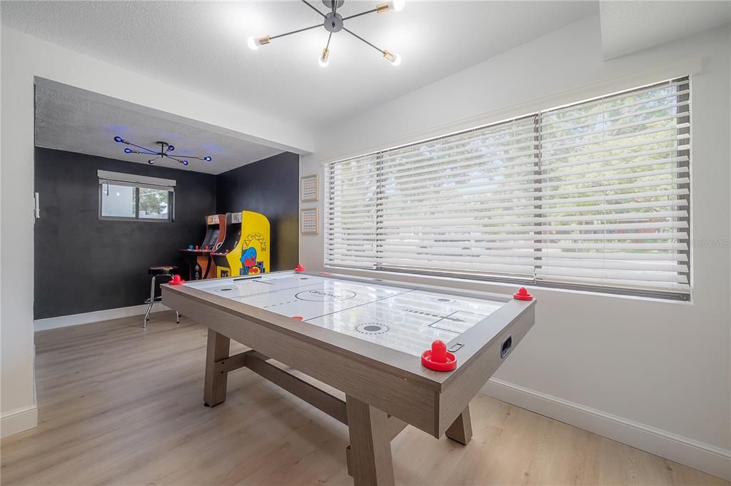 出租: $5,000 (3 贝兹, 1 浴室, 1287 平方英尺)