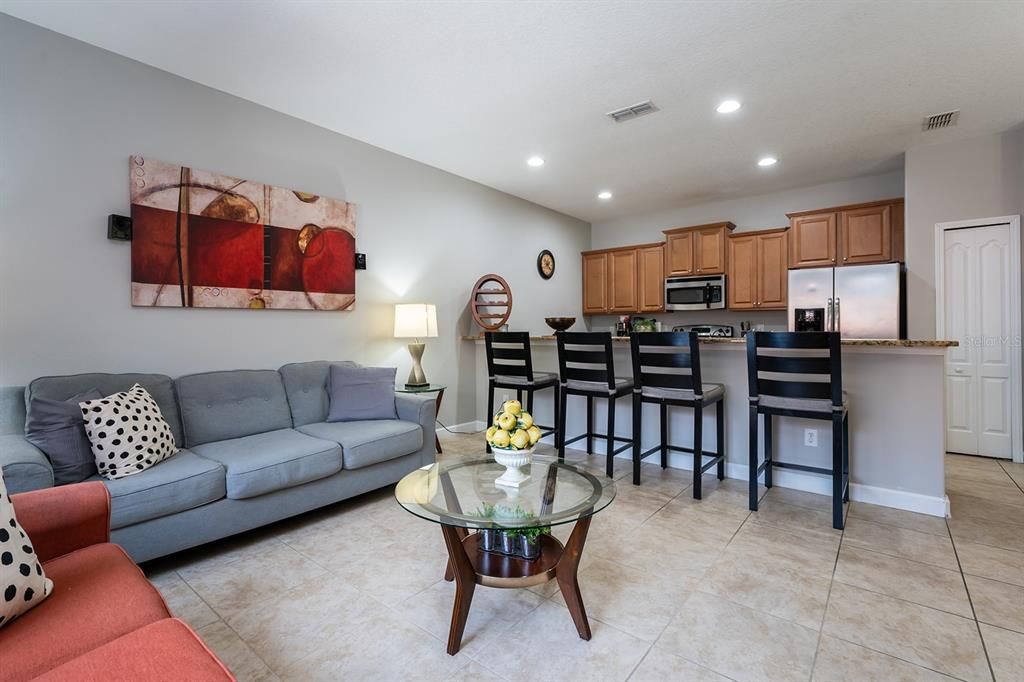 На продажу: $345,000 (4 спален, 3 ванн, 1902 Квадратных фут)