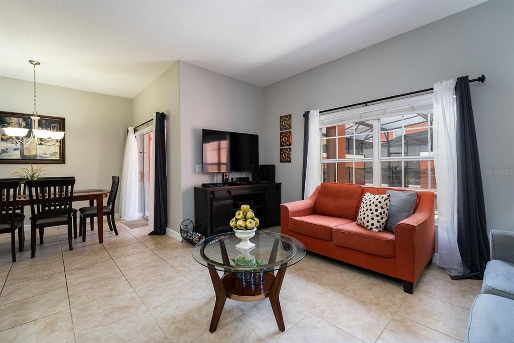 На продажу: $345,000 (4 спален, 3 ванн, 1902 Квадратных фут)