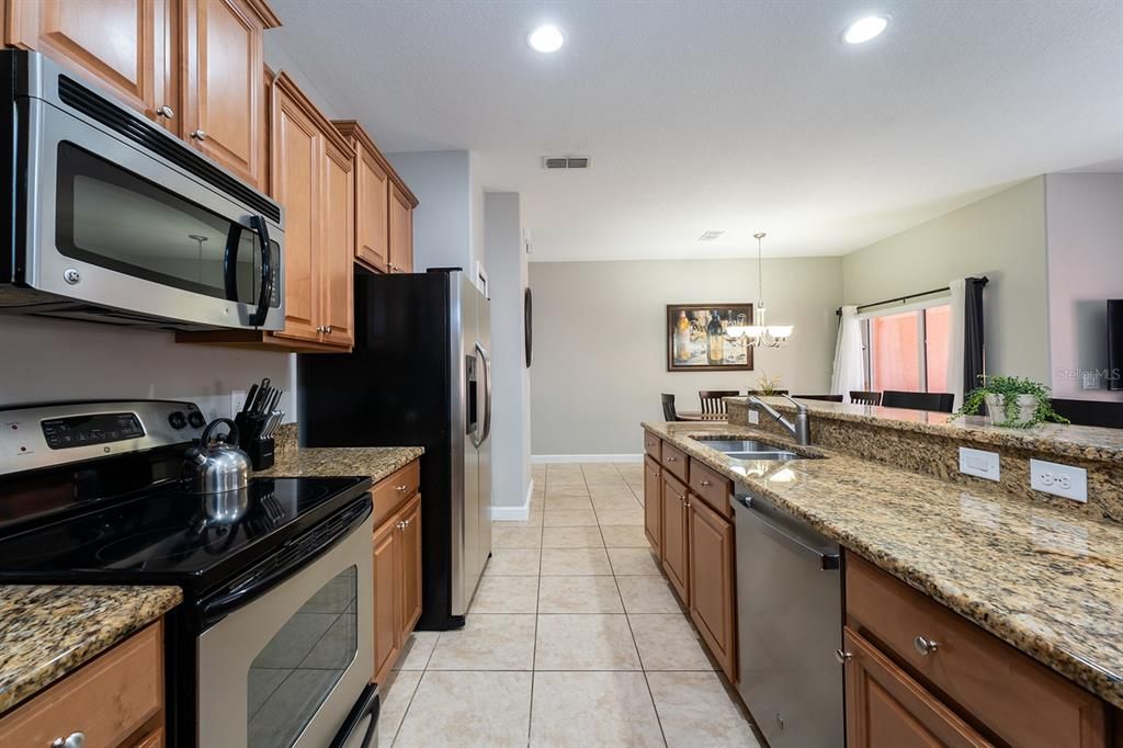 На продажу: $345,000 (4 спален, 3 ванн, 1902 Квадратных фут)