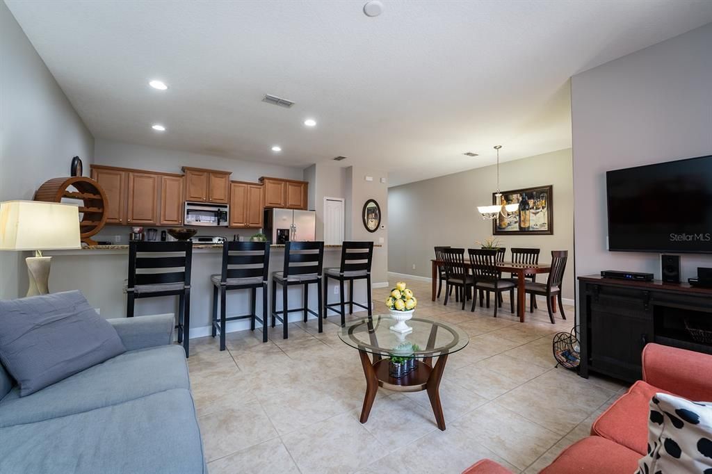 На продажу: $345,000 (4 спален, 3 ванн, 1902 Квадратных фут)