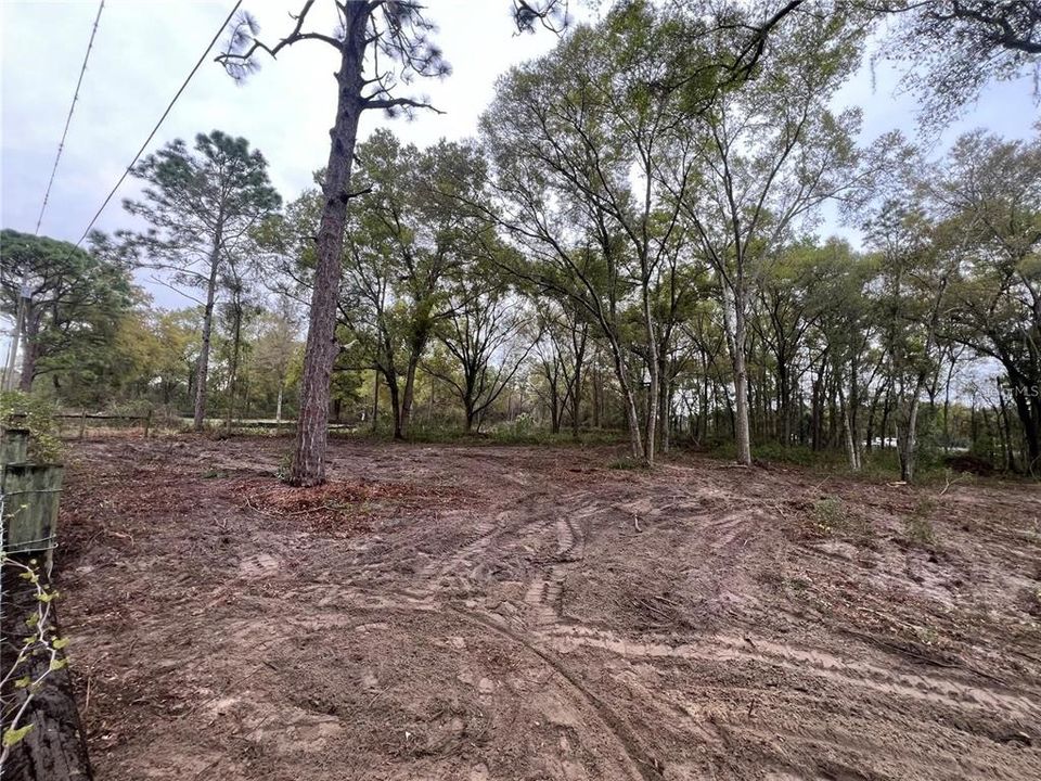 待售: $119,900 (0.96 acres)