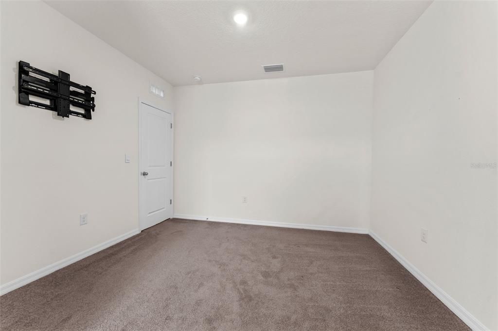 For Rent: $2,300 (3 beds, 2 baths, 1673 Square Feet)