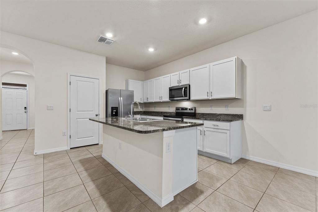 For Rent: $2,300 (3 beds, 2 baths, 1673 Square Feet)