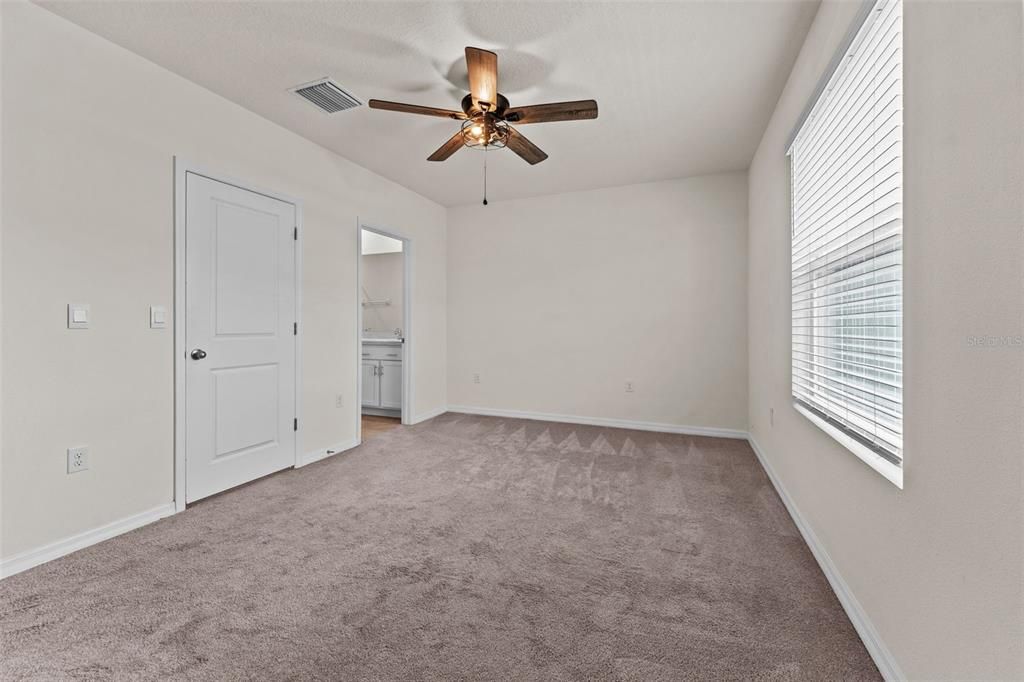 For Rent: $2,300 (3 beds, 2 baths, 1673 Square Feet)