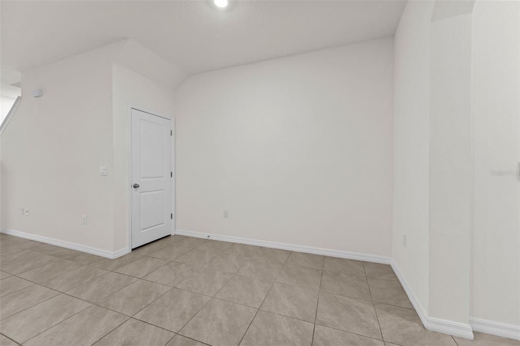 For Rent: $2,300 (3 beds, 2 baths, 1673 Square Feet)