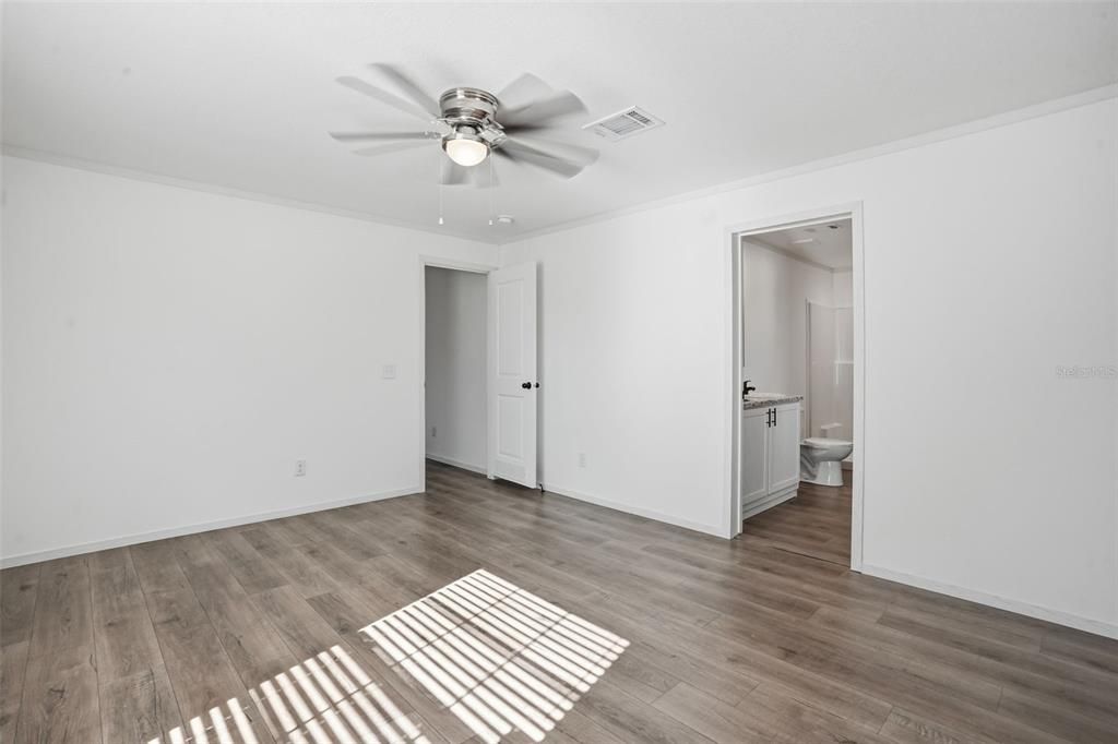 For Sale: $249,900 (4 beds, 2 baths, 1832 Square Feet)