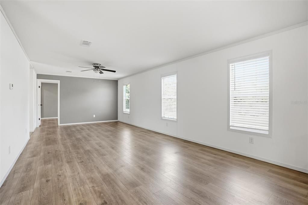 For Sale: $249,900 (4 beds, 2 baths, 1832 Square Feet)