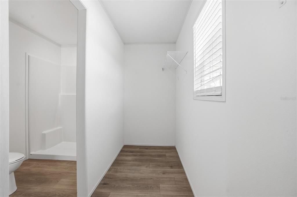 For Sale: $249,900 (4 beds, 2 baths, 1832 Square Feet)