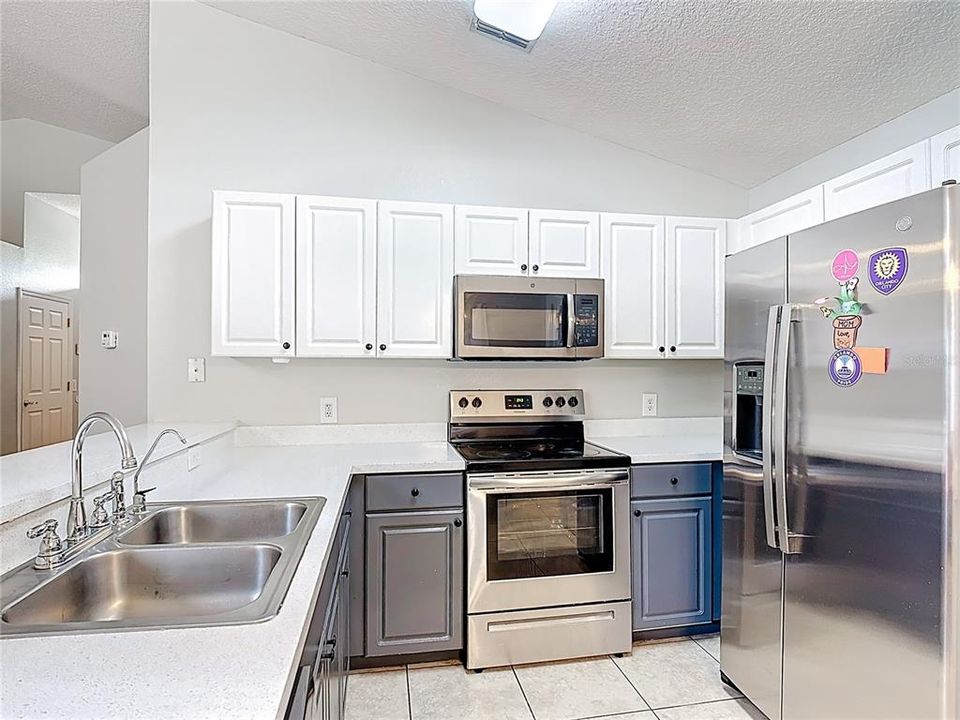 На продажу: $375,000 (3 спален, 2 ванн, 1408 Квадратных фут)