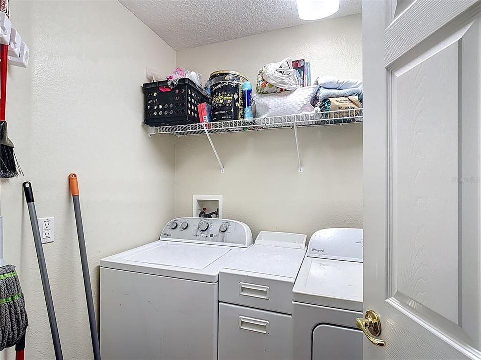 На продажу: $375,000 (3 спален, 2 ванн, 1408 Квадратных фут)