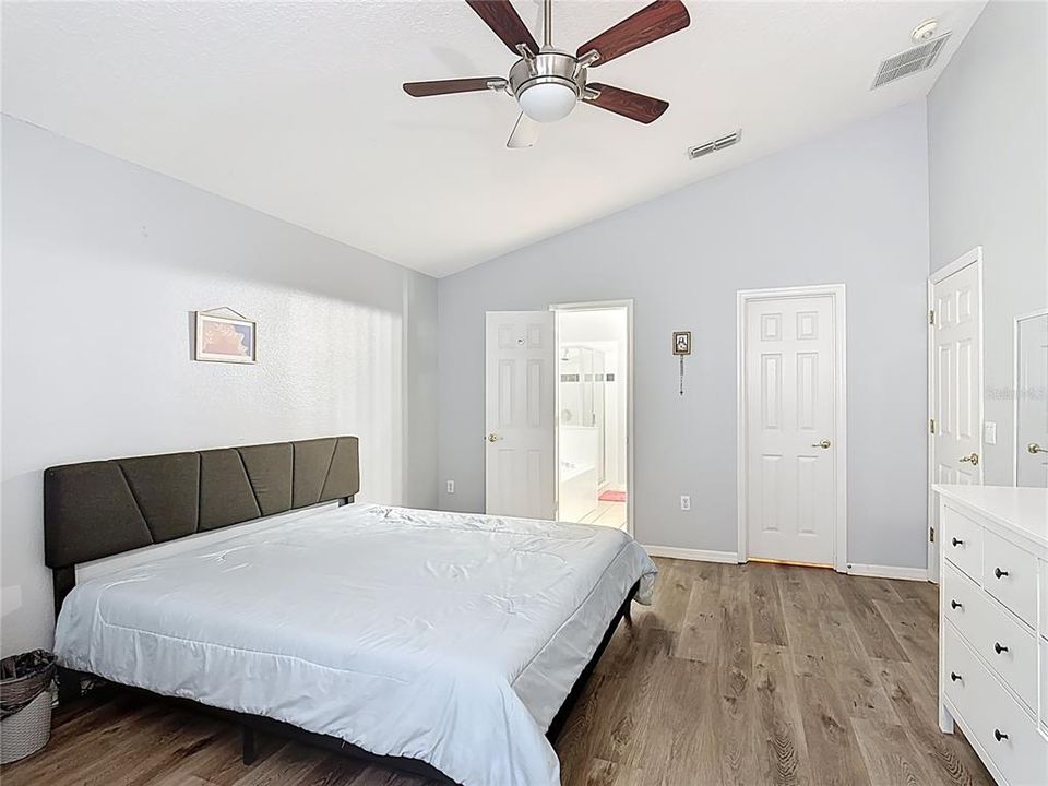 На продажу: $375,000 (3 спален, 2 ванн, 1408 Квадратных фут)