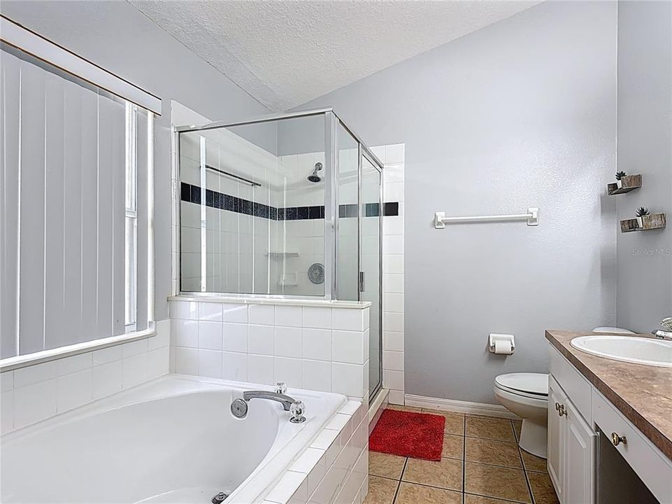 На продажу: $375,000 (3 спален, 2 ванн, 1408 Квадратных фут)