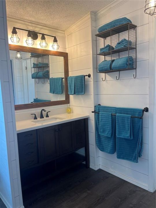 На продажу: $245,000 (2 спален, 2 ванн, 1136 Квадратных фут)