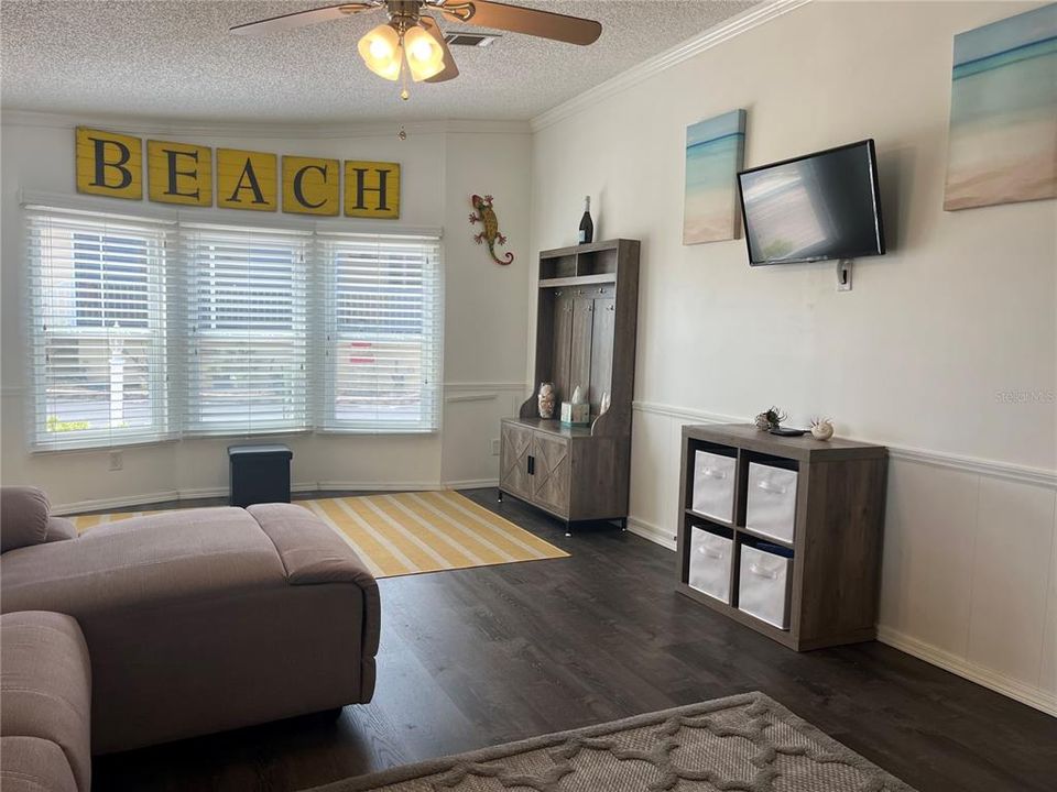 На продажу: $245,000 (2 спален, 2 ванн, 1136 Квадратных фут)